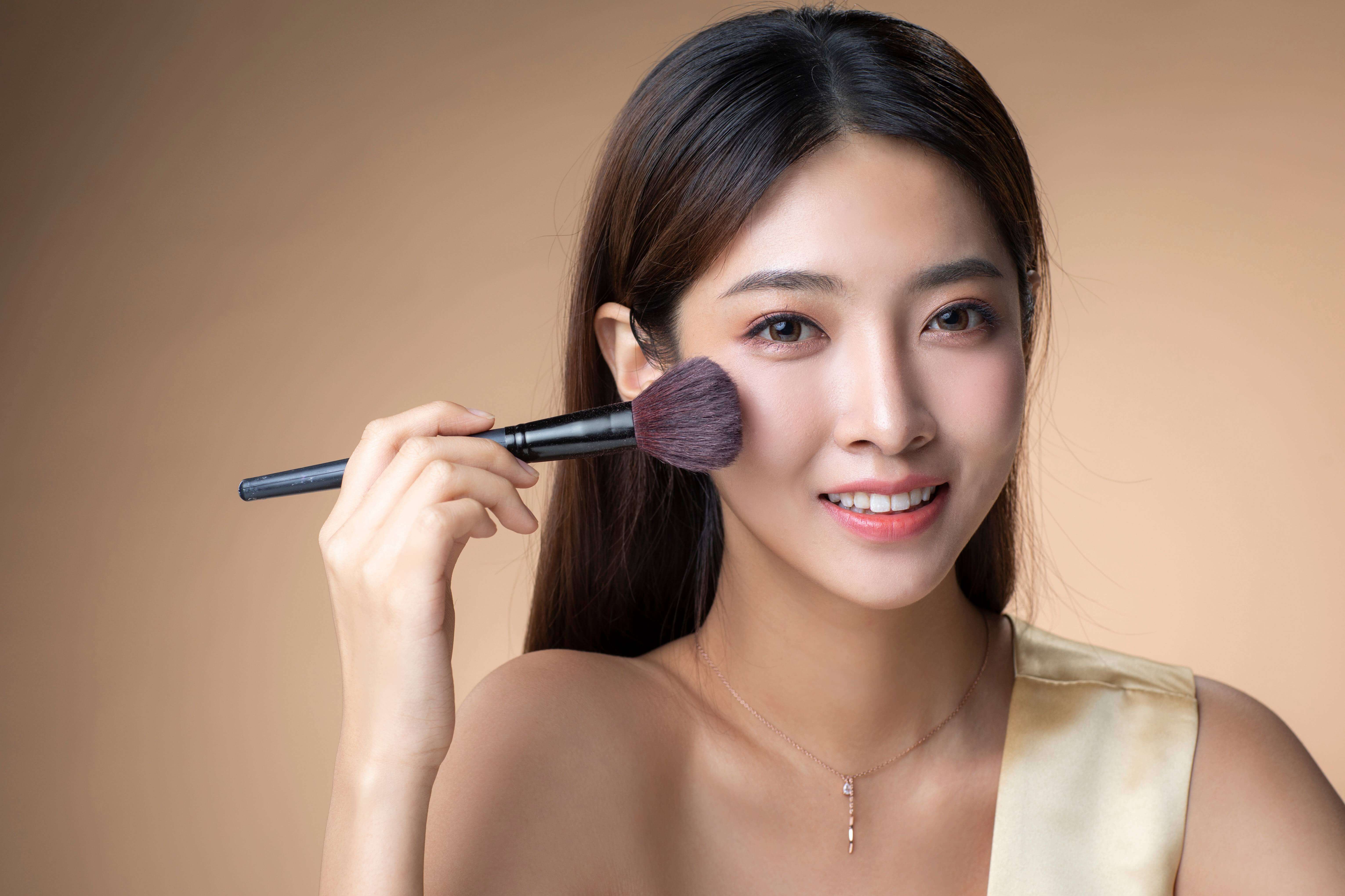 飞秒激光近视手术后多久可以化妆